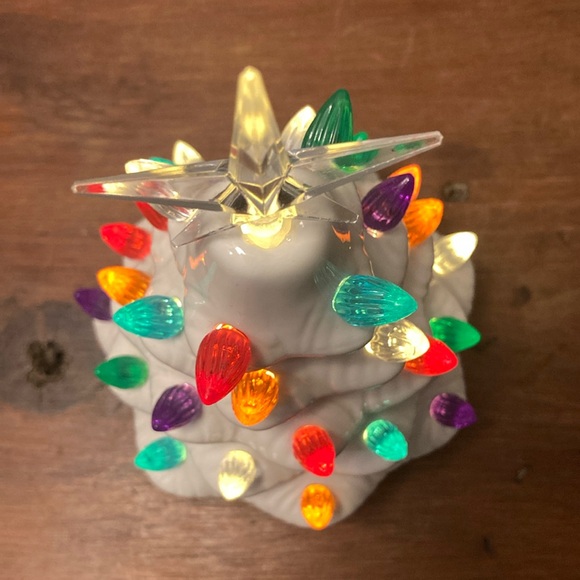 NWT 9”- White- LED Light Up Ceramic Christmas Tree 🎄 Decoration w/ 30 Bulbs - Picture 4 of 17